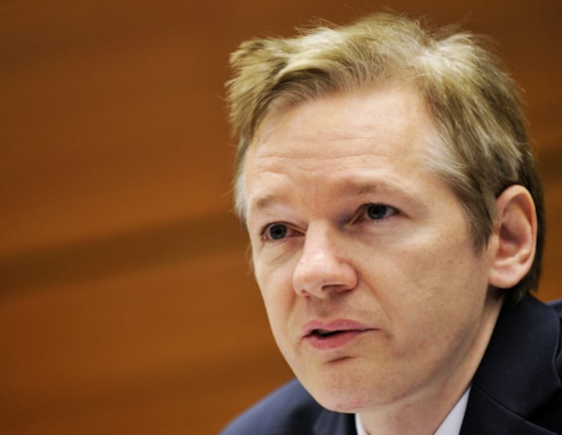 galleries/2010/12/13/julian-assange-s-hair-a-brief-history/julian-assange-hair-3_dzyr37