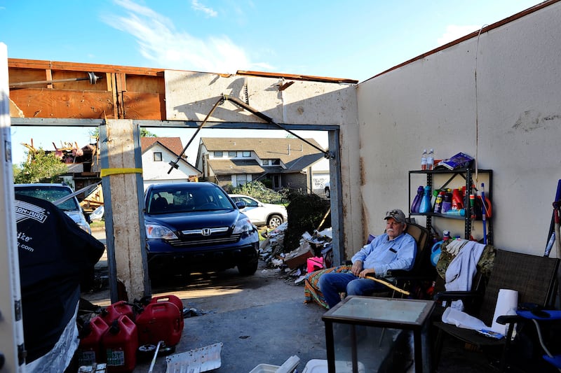 galleries/2013/05/20/photos-of-moore-oklahoma-after-the-tornadoes/130522-oklahoma-tornado-update3_ov7c75