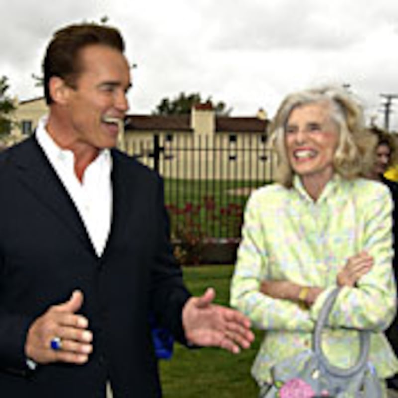 articles/2009/08/11/arnolds-debt-to-eunice/matthews-eunice-shriver-schwarzenegger_42600_ue0taw