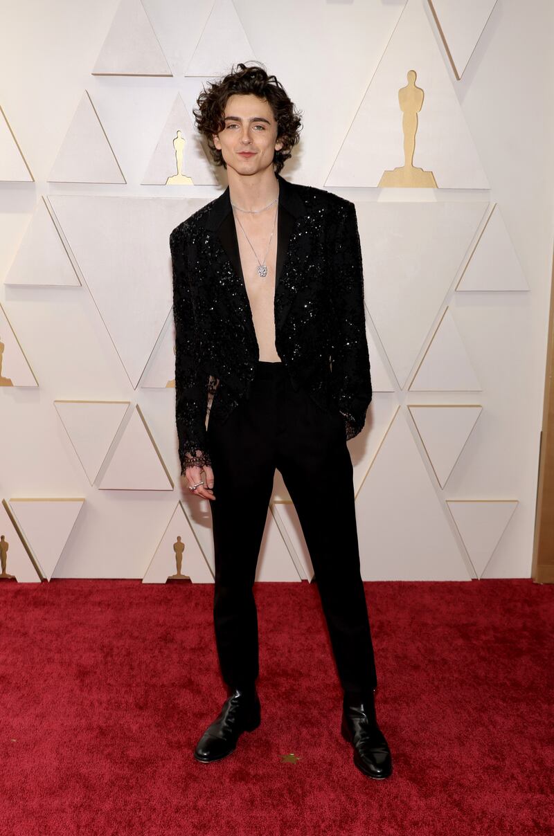 220327-oscars-red-carpet-timothee-chalamet_aleber