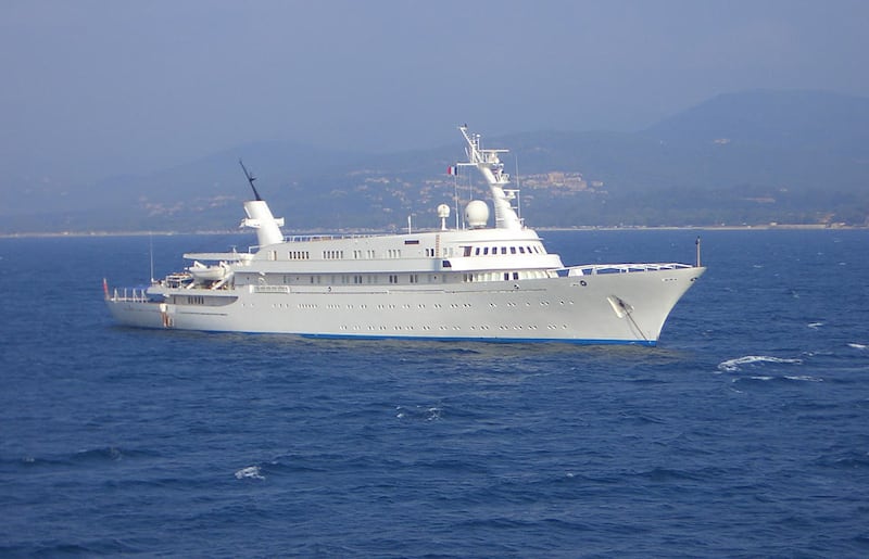 galleries/2010/08/12/world-s-20-biggest-yachts/largest-yachts---atlantis-ii_hhutao