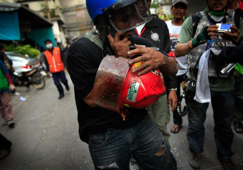 galleries/2010/05/14/thailand-protests/bangkok-violence-5_csctxo