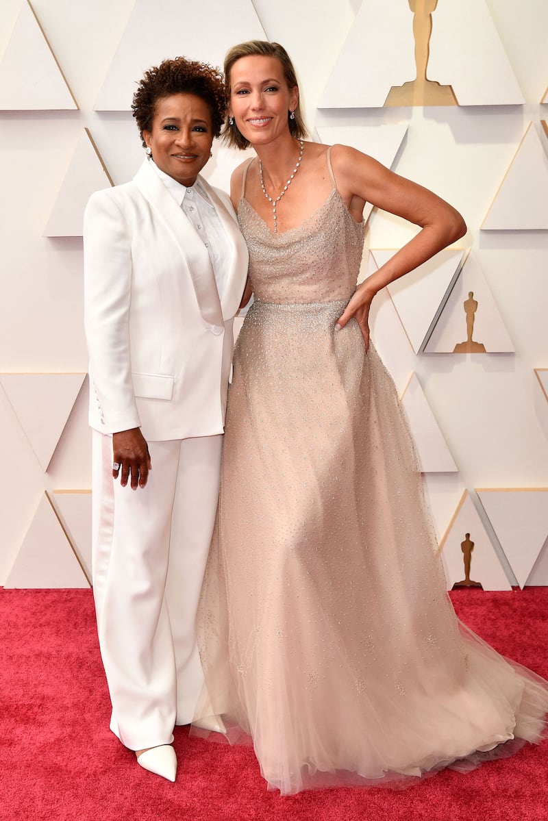 220327-oscars-red-carpet-Wanda-Sykes-Alex-Sykes-_sxfqqj