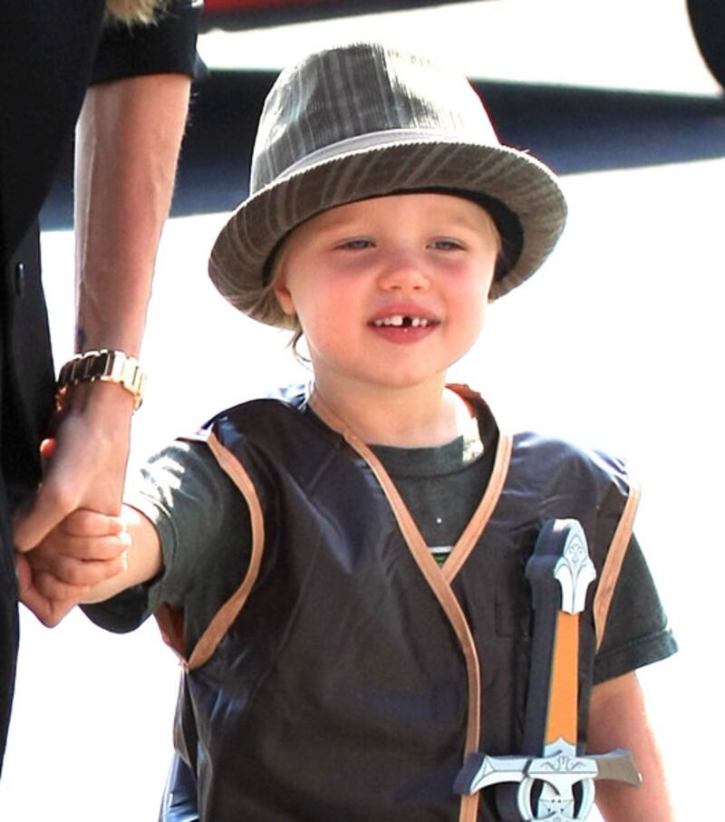 galleries/2011/08/26/toothless-celebrity-smiles-tony-hawk-demi-moore-jim-carrey-more-photos/shiloh-jolie-pitt-110825_rxcr9d