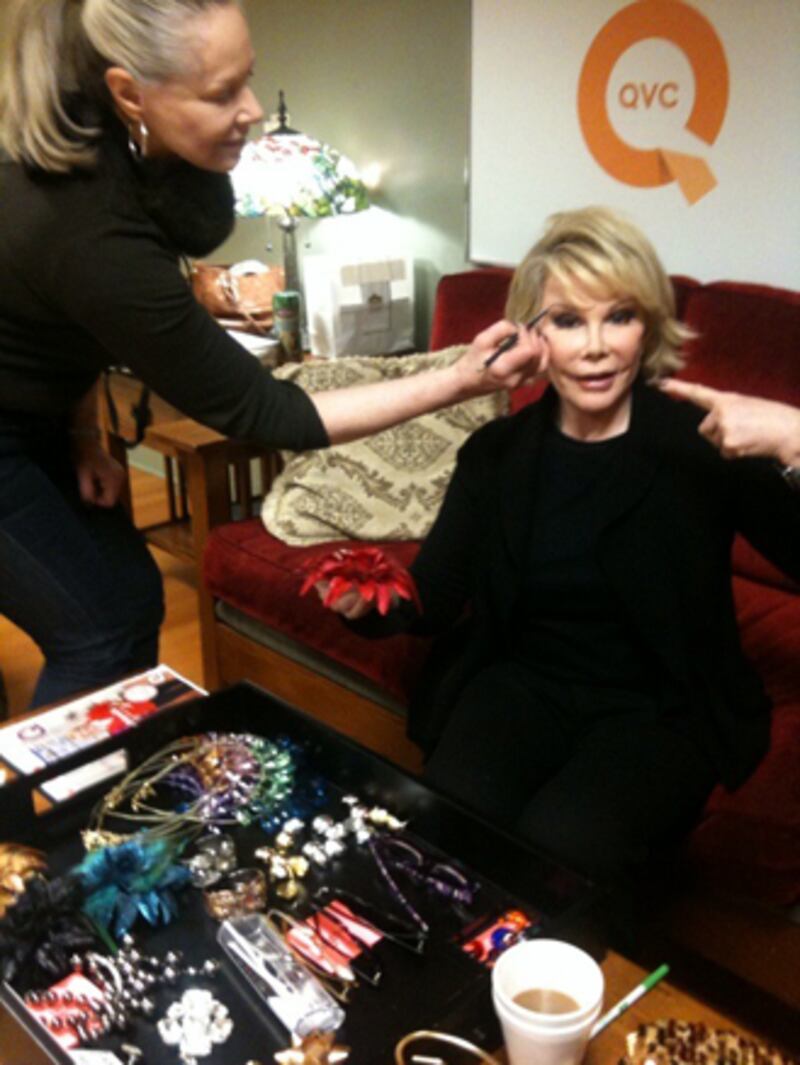 galleries/2010/11/23/twitpics-11-23/twitpic-1123---joan-rivers_a1jvug