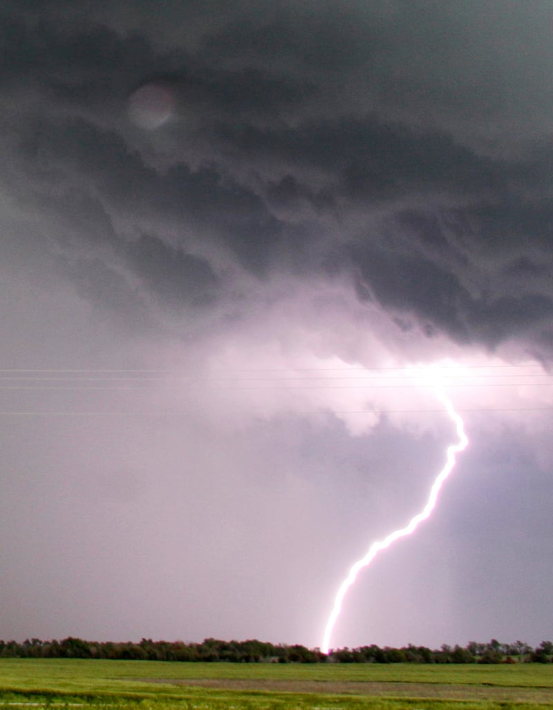 galleries/2013/05/20/tornado-rock-the-plains-photos/130520-tornado-2_oljkyz