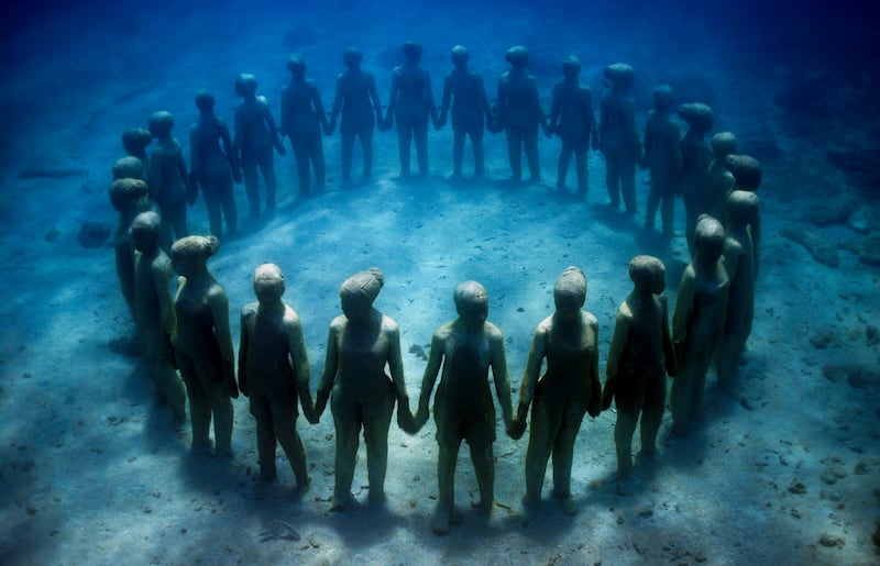 articles/2014/04/07/artist-jason-decaires-taylor-s-underwater-sculptures-are-a-sight-to-sea/underwater-museum-gal-12_acirew