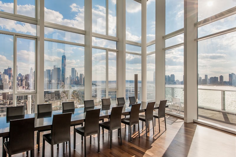 galleries/2014/12/06/omg-i-want-this-house-new-york-city-photos/141204-penthouse-11_otl3ni