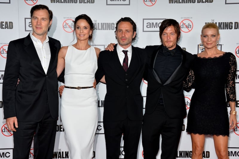 articles/2013/09/16/amc-developing-walking-dead-spin-off-snl-sets-new-cast/The_Walking_Dead_-_teaser_eqq9pu