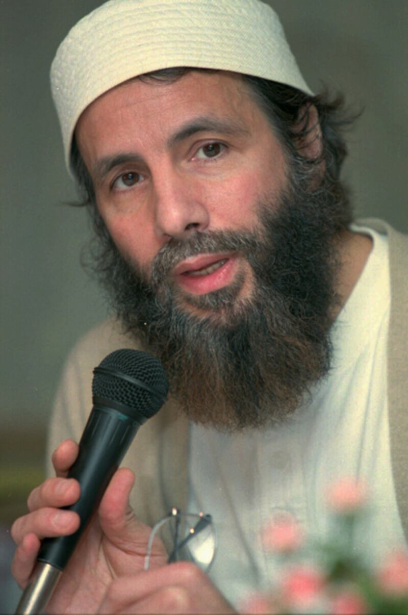 galleries/2012/02/24/sean-stone-cat-stevens-and-other-famous-muslim-converts-photos/islam-converts-cat-stevens_l5b2sr