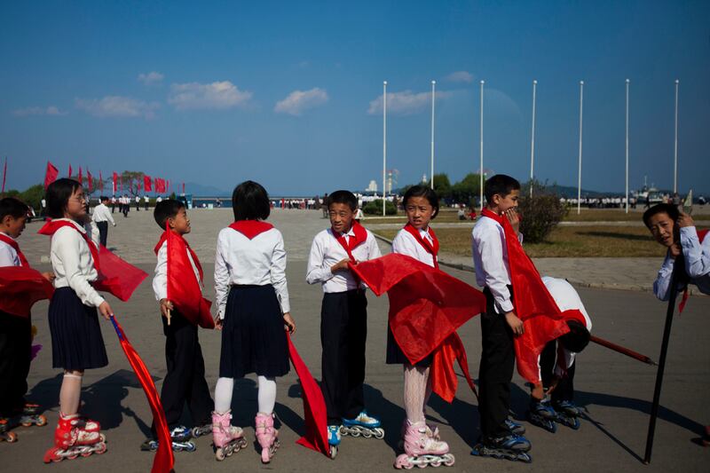 galleries/2011/12/20/life-inside-north-korea-photos/life-in-north-korea-rollerblades_csx2ka