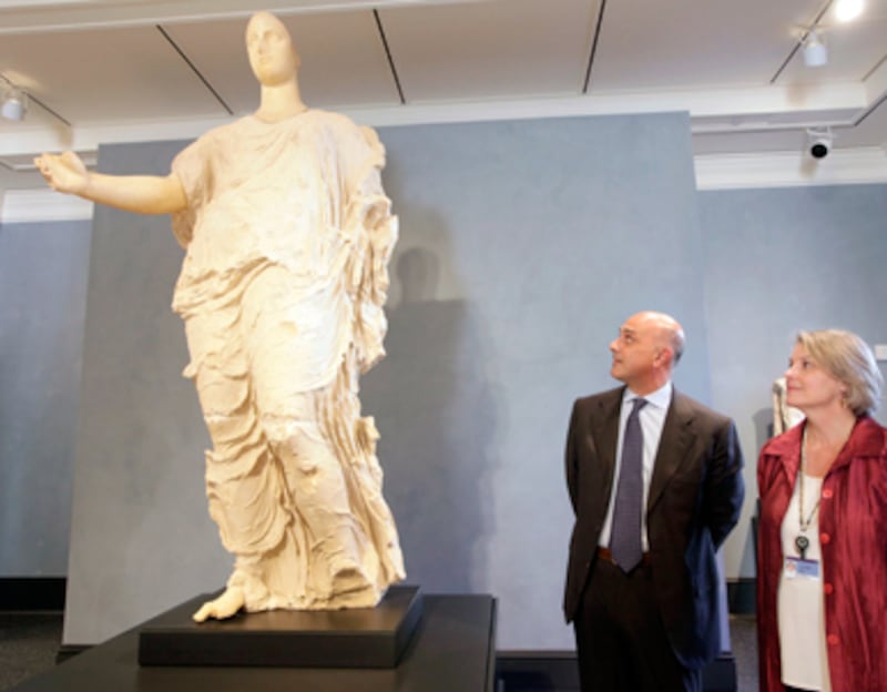 articles/2010/12/11/aphrodite-statues-last-days-at-the-getty-before-return-to-italy/nadeau-getty_146311_z4pq0v