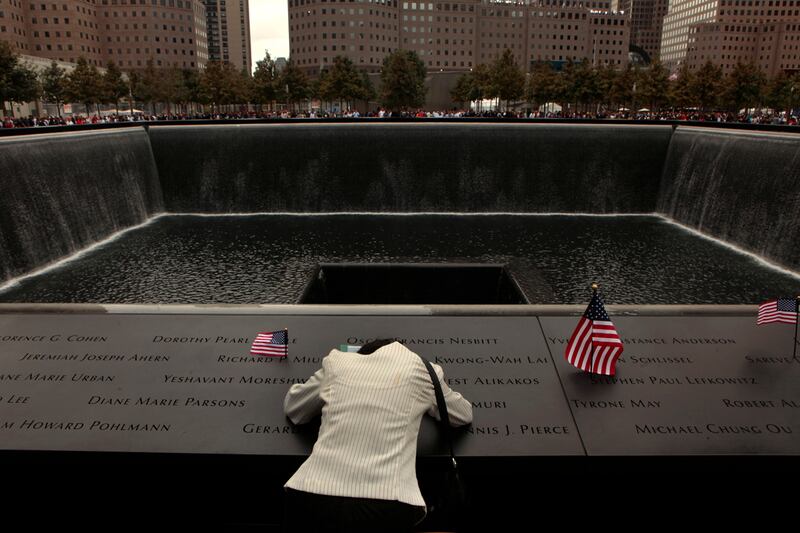 galleries/2011/09/11/911-memorial-ceremony-10th-anniversary-obama-bush-photos/911-families-memorial-gal_yekzj5