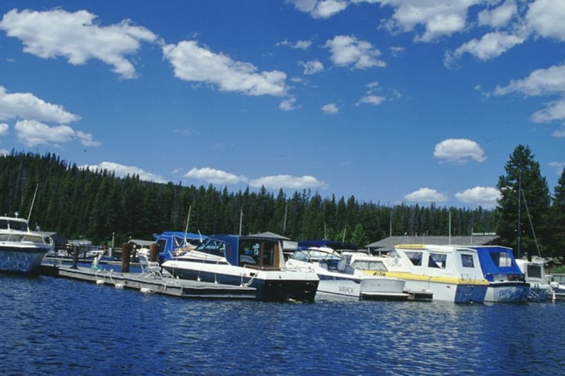 galleries/2013/09/02/america-s-top-10-lakes-to-visit-this-fall-photos/yellowstone-lake-destinations9_eqvypg