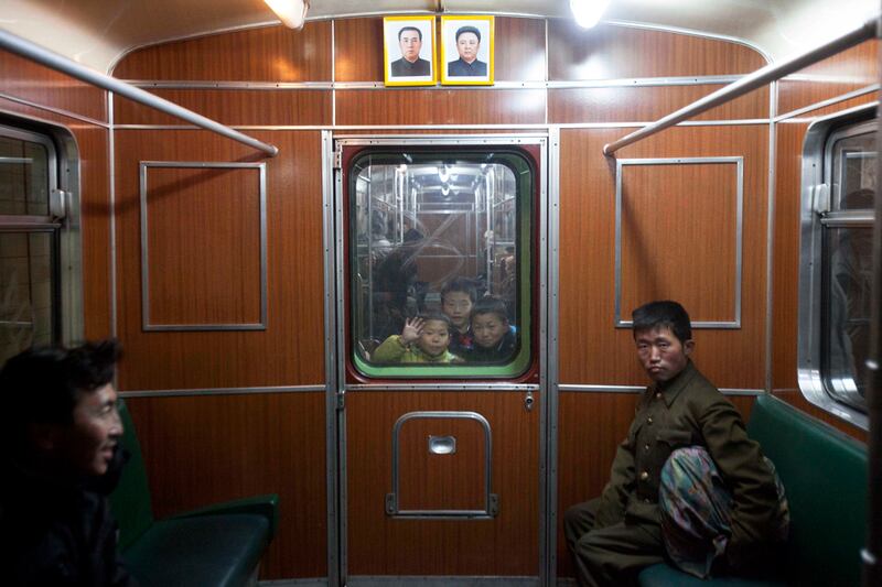 galleries/2011/12/20/life-inside-north-korea-photos/life-in-north-korea-subway_ztw9gg