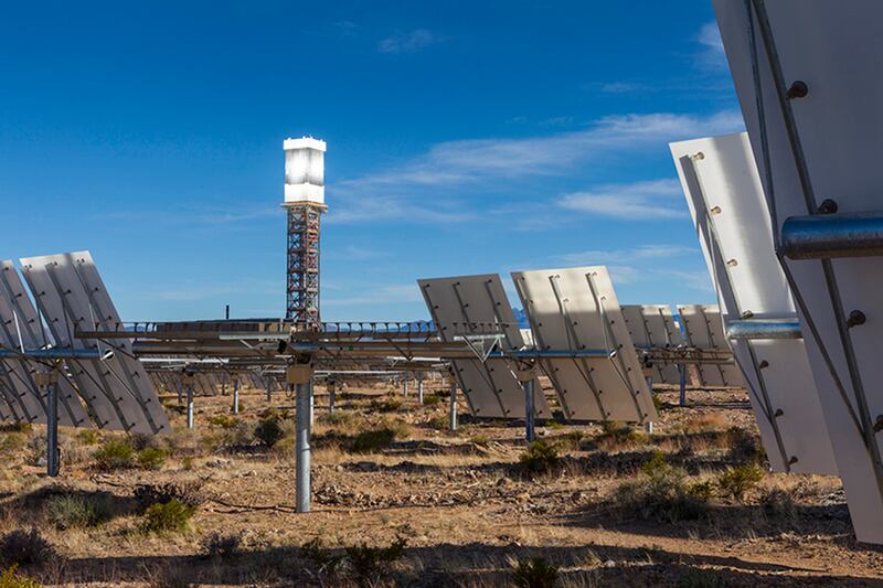 articles/2013/09/28/solar-power-plant-in-the-mojave-could-power-140-000-homes/130928-dzieza-embed3_l5h3ft