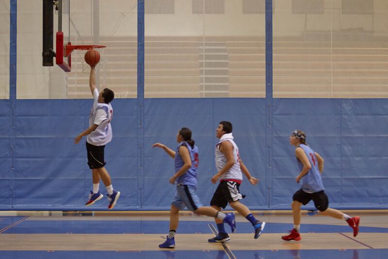 articles/2014/08/31/native-american-basketball-team-in-wyoming-have-hoop-dreams-of-their-own/140829-silverman-basketball2-embed_hcnmcv