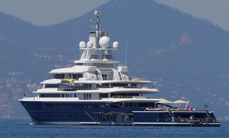 galleries/2010/08/12/world-s-20-biggest-yachts/largest-yachts---luna_fxobp6