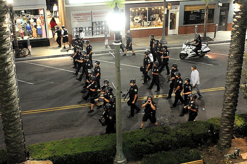 articles/2013/07/31/u-s-open-of-surfing-turns-into-riot/130730-huntington-beach-tease_dfiqqx