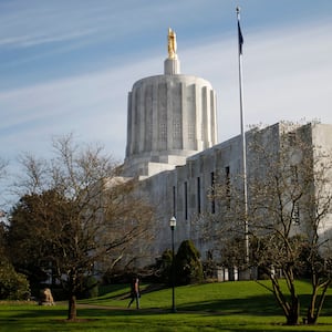 2015-02-13T120000Z_1639239826_GM1EB2D0UB201_RTRMADP_3_USA-POLITICS-OREGON_rqufx1