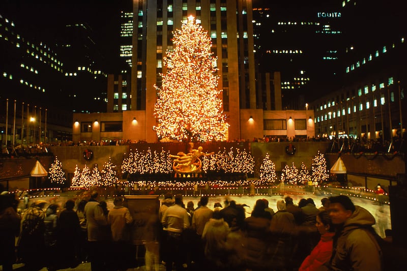 articles/2013/12/11/the-untouristy-guide-to-the-holidays-in-new-york/131210-rockefeller-tree-embed_zzasji