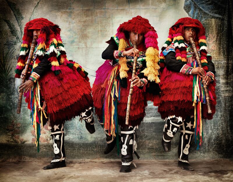 articles/2013/11/19/alta-moda-exhibit-pays-tribute-to-mario-testino-s-peruvian-roots/131118-peruvian-embed03_frg9kl