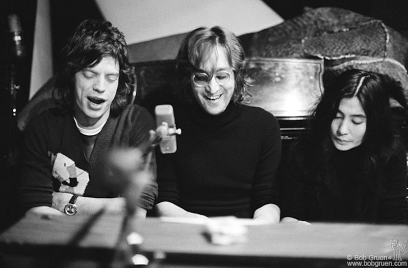 galleries/2014/03/29/bob-gruen-s-iconic-rock-n-roll-photography-john-lennon-mick-jagger-and-more/bob-gruen-mick-john-yoko_vhh9xb