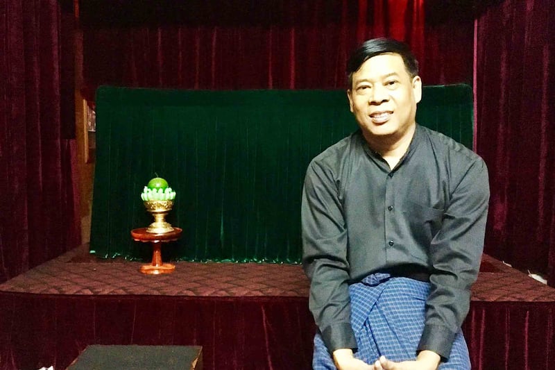 articles/2017/04/08/meet-the-underground-puppeteer-of-yangon/170407-Doig-Underground-Puppet-Shows-angon-embed-1_hsgyjp