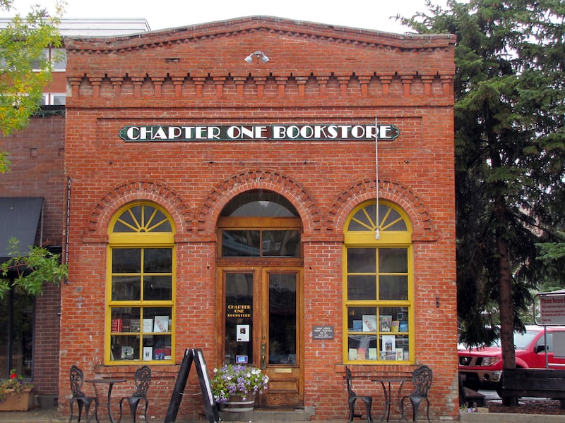 galleries/2011/10/13/america-s-greatest-independent-bookstores-photos/independent-bookstores-chapter-one_cuxgxt