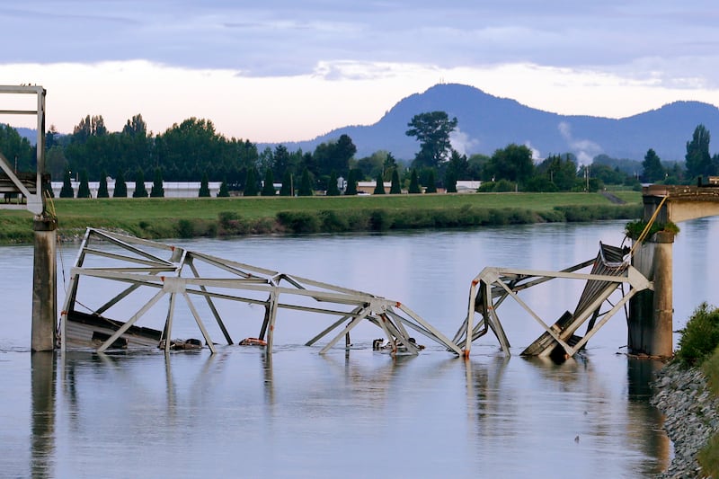 articles/2013/05/25/pay-to-fix-a-america-s-crumbling-infrastructure-now-or-pay-more-later/130524-washington-bridge-collapse-johnston-tease_mitxzi