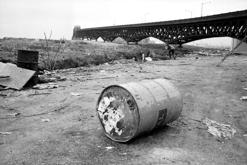 galleries/2012/09/27/jimmy-hoffa-the-years-long-search-for-the-teamsters-boss-photos/digging-for-hoffa-jersey-city-nj-december-12-1975_k0p2q6