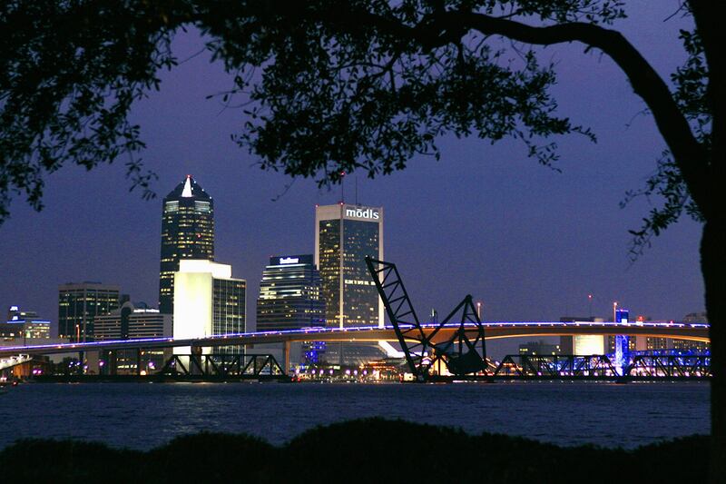 galleries/2011/10/31/america-s-30-brokest-cities-photos/brokest-cities-27-jacksonville_bjqzst