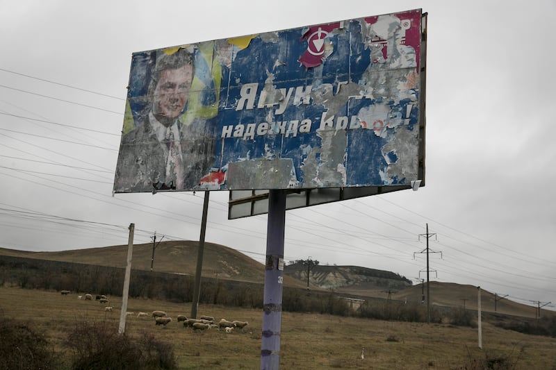 galleries/2014/02/28/crimea-in-chaos-and-crisis/140227-crimea-protest8_v1sb88