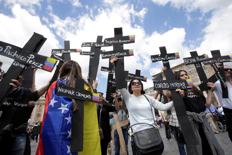 galleries/2017/04/20/venezuela-s-mother-of-all-marches-tens-of-thousands-protest-president/170510-venezuela-re-top-gal-08_uuzkzt