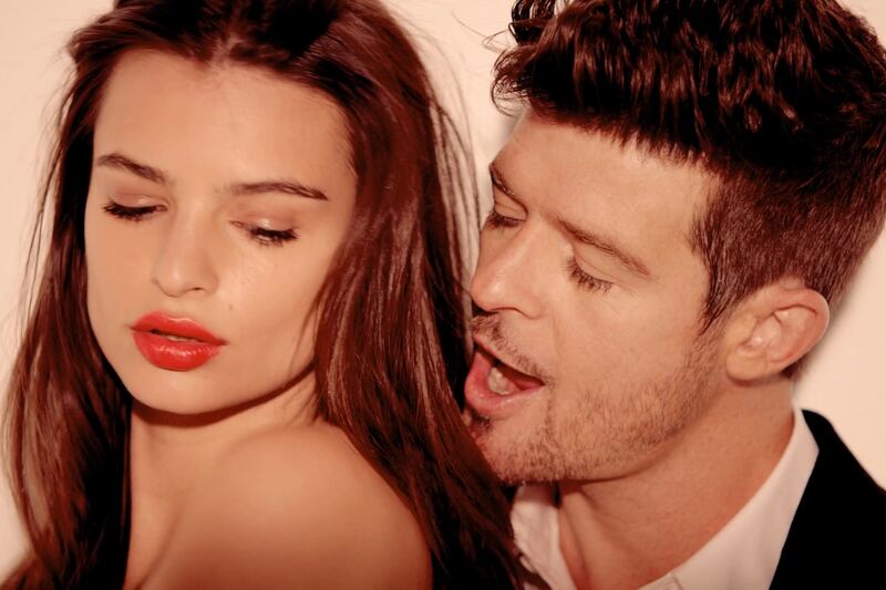 articles/2013/06/17/blurred-lines-robin-thicke-s-summer-anthem-is-kind-of-rapey/130617-robin-thicke-video-romano-tease_all834