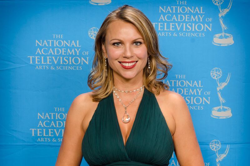 articles/2012/10/09/lara-logan-s-war-cry/lara-logan-speech-warren_uoldcb