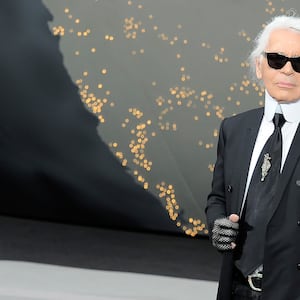 190219-demopolous-karl-lagerfeld-remembering-hero_teodxl