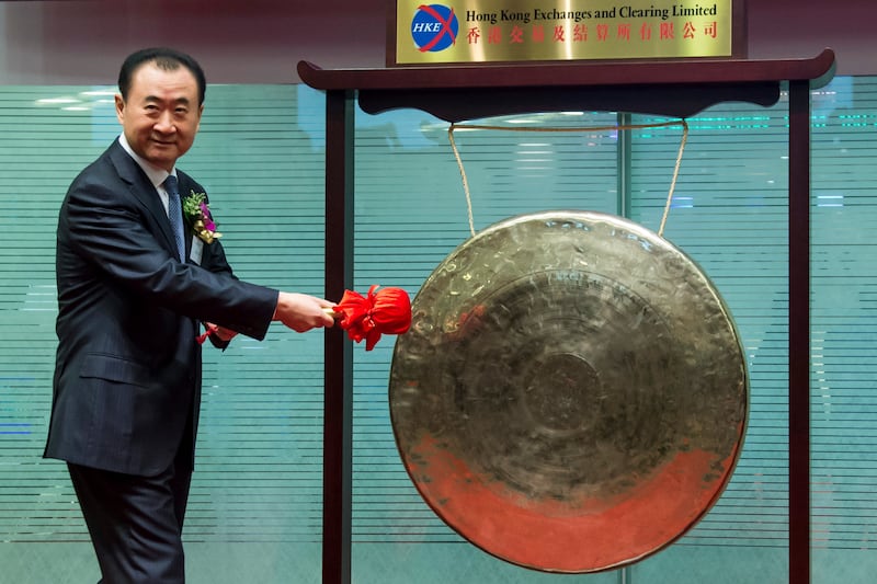 Wang Jianlin strikes a gong during the debut of Wanda at the Hong Kong Stock Exchange in 2014.