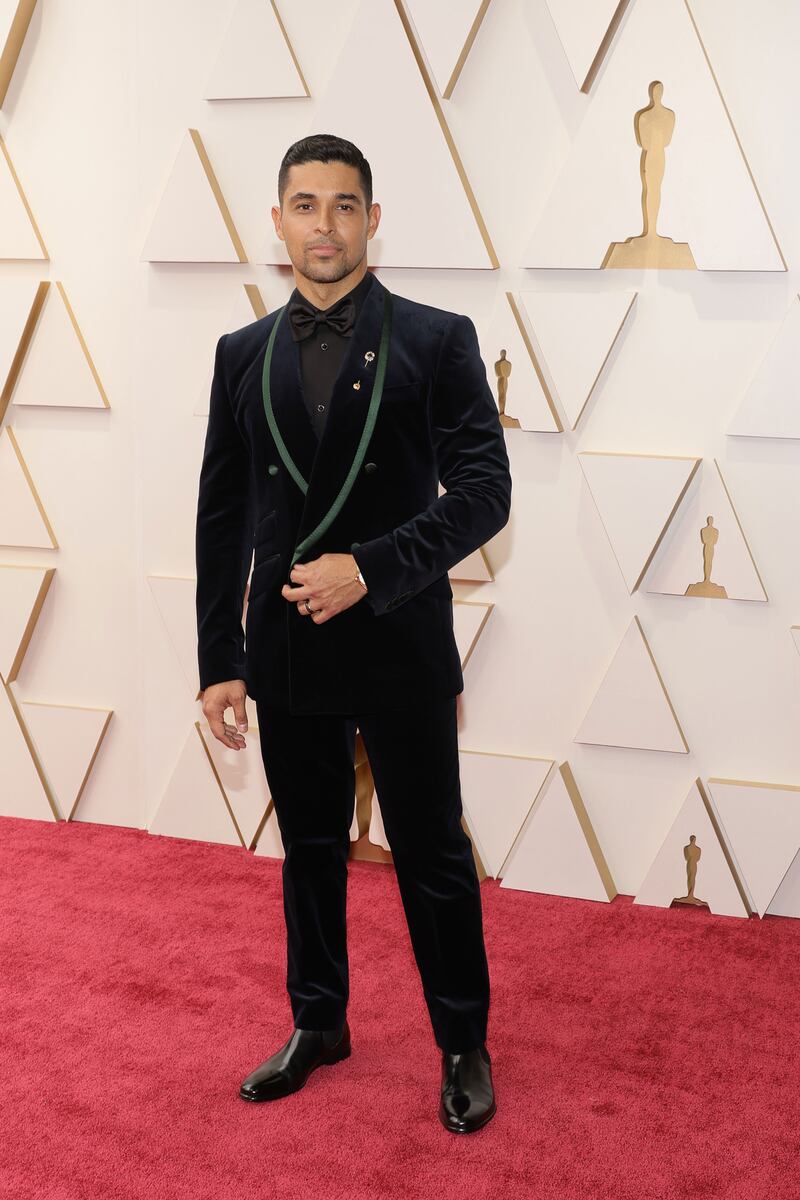 220327-oscars-red-carpet-wilmer-valderama_k6qy7d