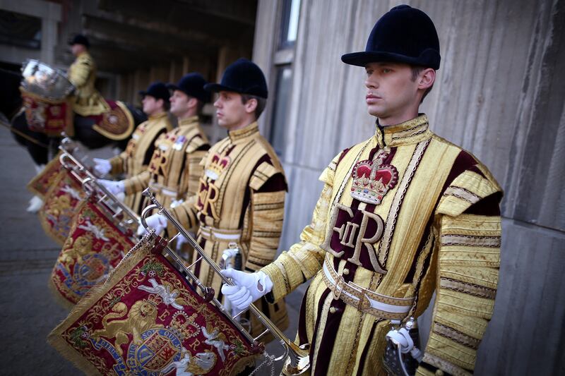 galleries/2012/03/29/pomp-circumstance-and-manure-a-day-in-the-life-of-the-royal-household-cavalry/household-cavalry-6_kbbbk3