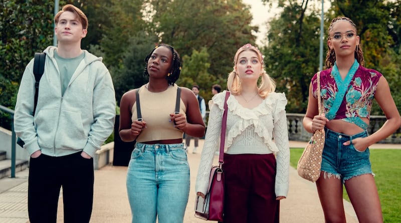 A photo still of Kit Connor, Corinna Brown, Rhea Norwood, Yasmin Finney in 'Heartstopper'.