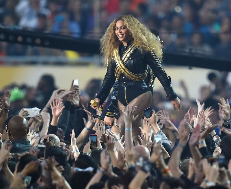 articles/2016/02/07/not-even-beyonce-could-save-coldplay-s-lame-super-bowl-halftime-show/160207-fallon-halftime-show-embed_v2i9is