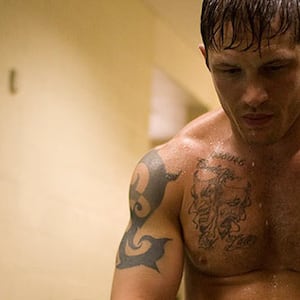 articles/2011/09/16/tom-hardy-talks-warrior-dark-knight-rises-michael-fassbender-and-drug-abuse/tom-hardy-stern-tease_xmrurs