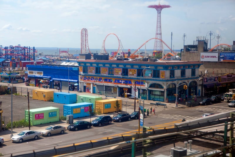 galleries/2016/09/05/behind-the-scenes-of-the-coney-island-sideshow/160902-coney-island-17_rmy34f