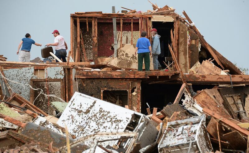 galleries/2013/05/20/photos-of-moore-oklahoma-after-the-tornadoes/130521-oklahoma-tornado-update1_awlc9j