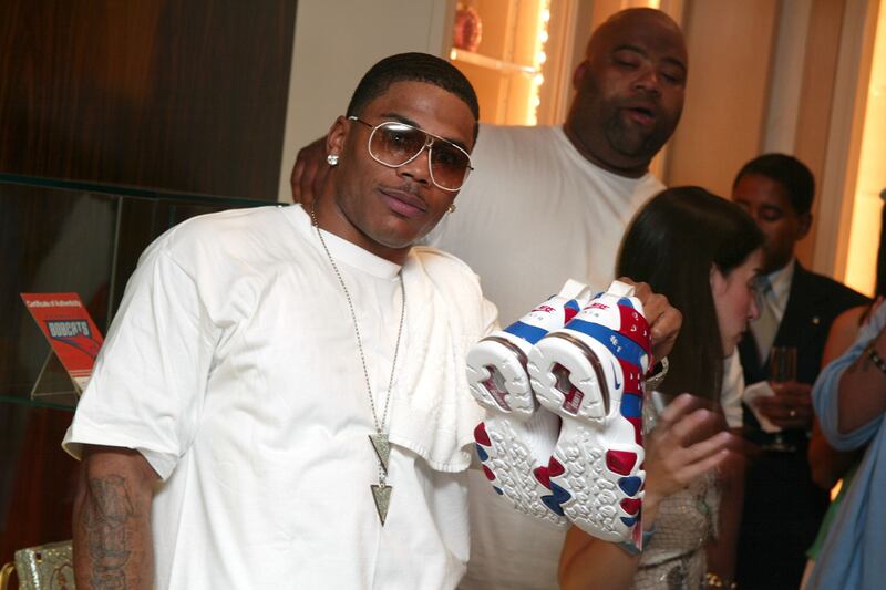 articles/2012/10/23/nelly-maintains-air-force-ones-will-be-cool-again-one-day/nelly-air-force-ones-fashion-tease_ikfaqf