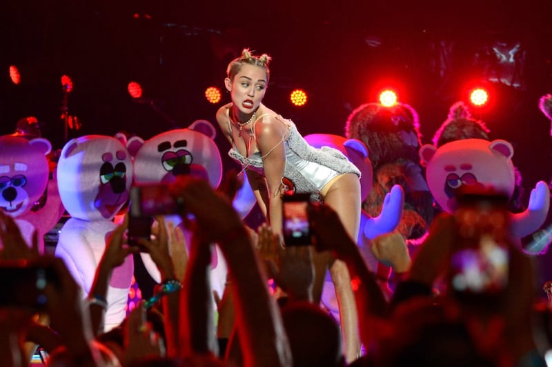 articles/2013/08/26/miley-cyrus-s-vma-performance-was-ridiculous-but-it-wasn-t-racist/miley-cyrus-racist-tease_wk5eln