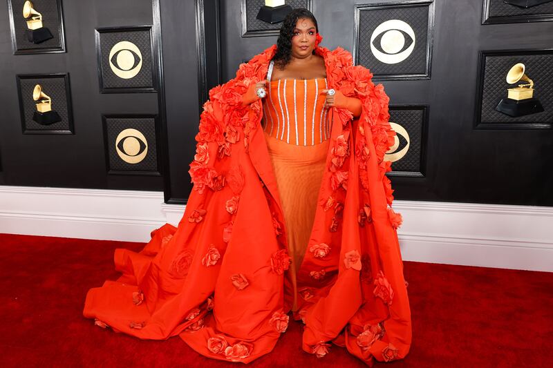 230205-grammys-red-carpet-lizzo_cy6vxn