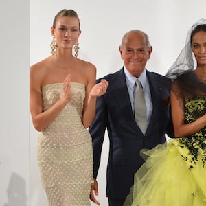 articles/2014/03/20/how-oscar-de-la-renta-made-me-a-supermodel/140319-kloss-oscar-tease_mgandh