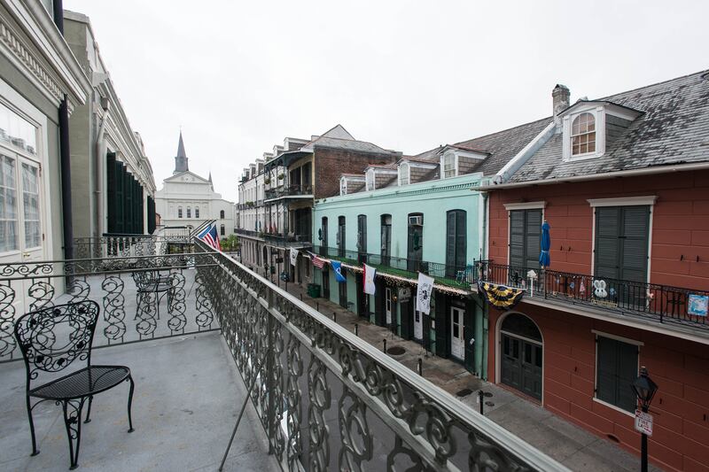 galleries/2014/02/28/7-new-orleans-hotels-for-mardi-gras-madness-photos/mardi-gras-bourbon_kbkitq